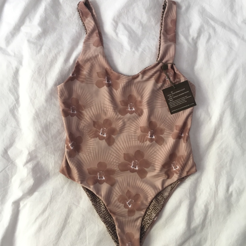 $144- NWT capsule modern pacific Palm Springs